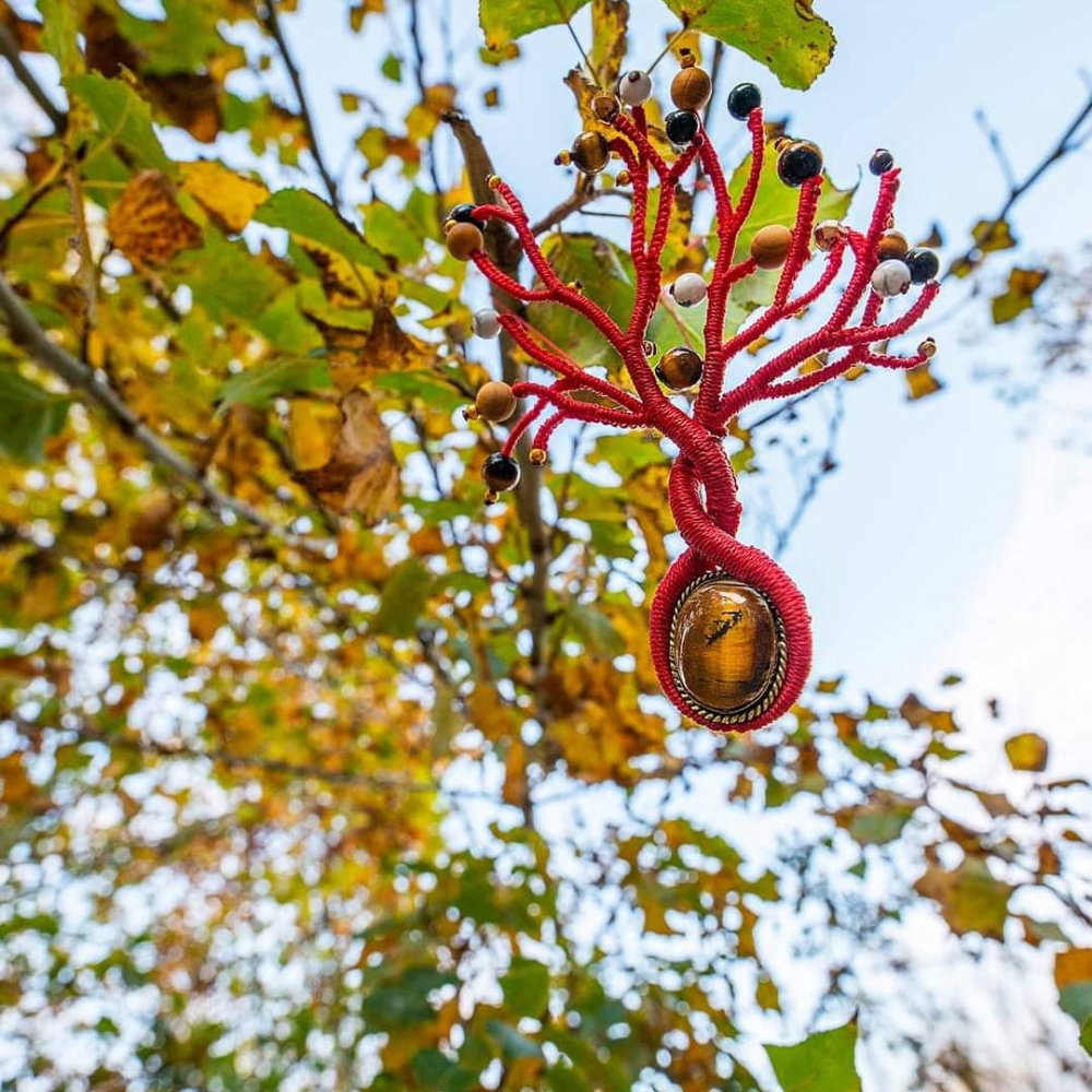 Arbre macramé rouge
