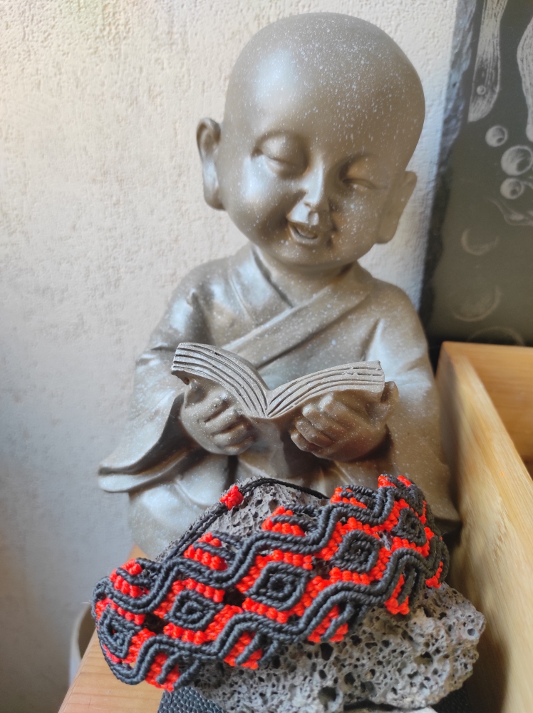 Bracelet macramé noir et orange