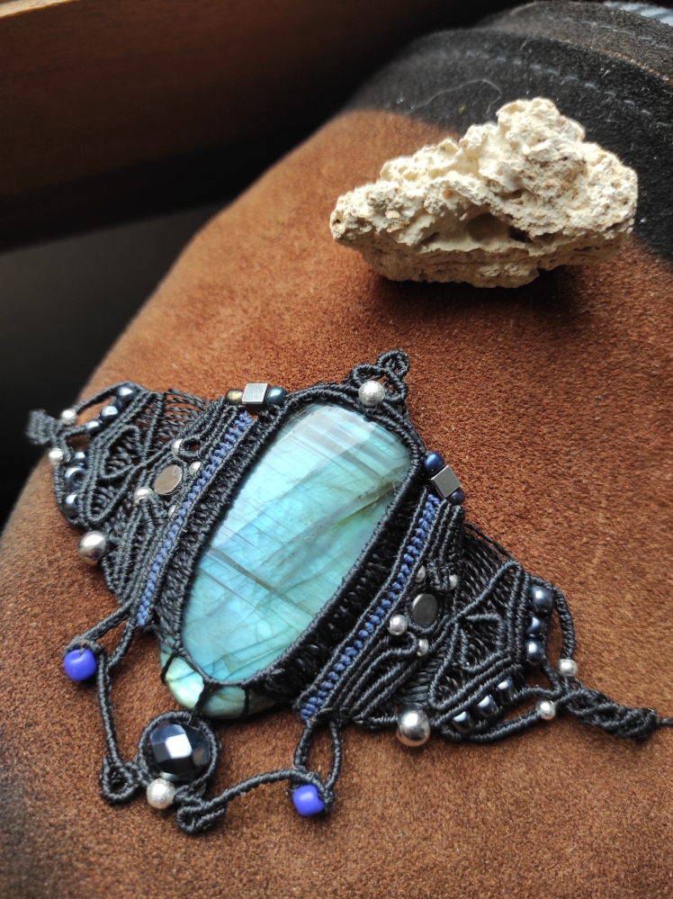 Bracelet manchette noir labradorite