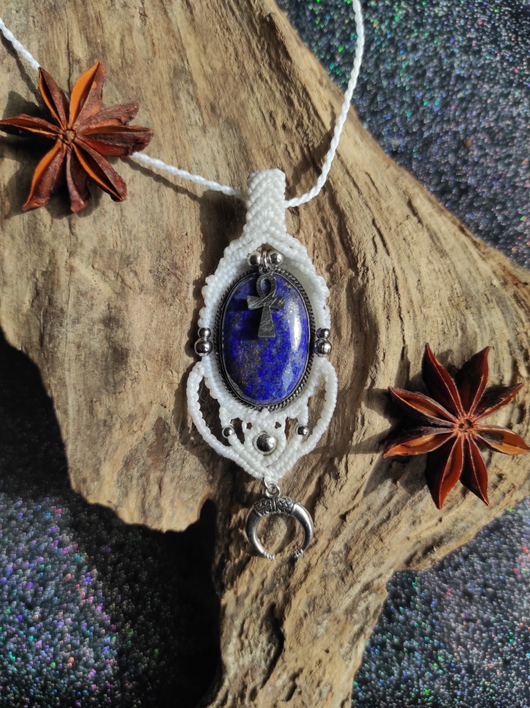 Collier blanc et bleu