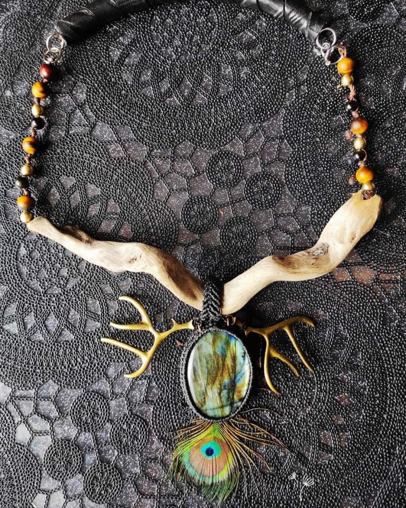 Collier bois de cerf et labradorite